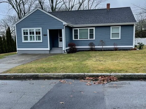 449 Freelove St, Fall River, MA 02720