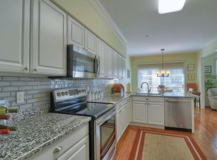 39683 Dun Rovin Dr, Northville, MI 48168