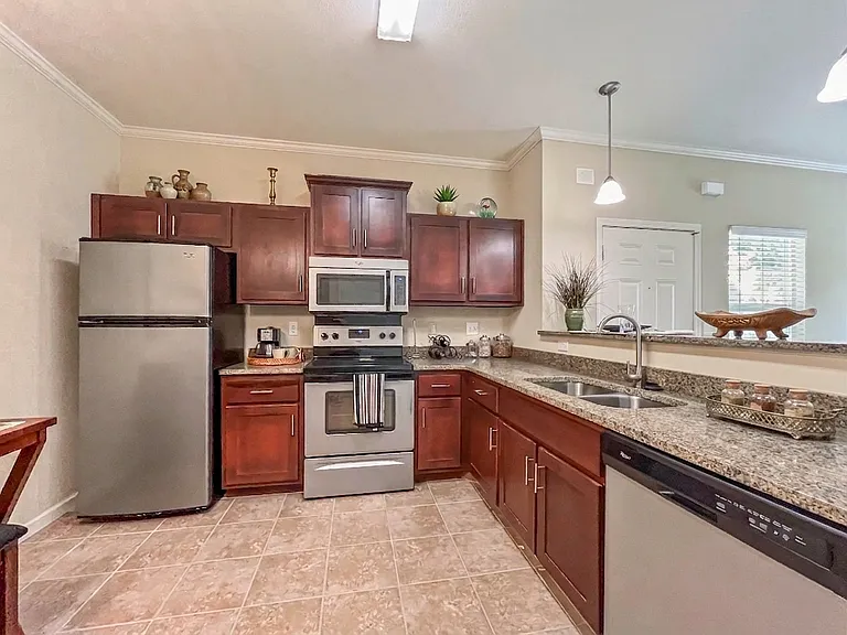 Westbrook Crossing Apartments — Photo 13
