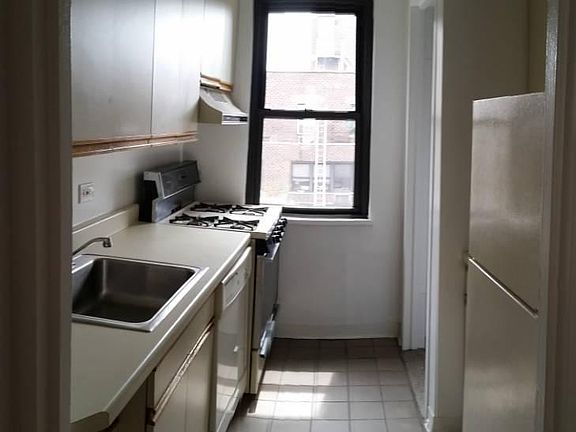 3rd image of 110 E 36th St