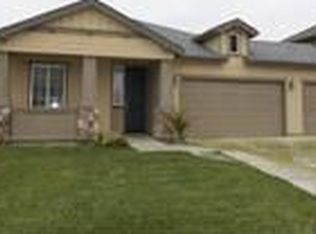 1360 Nutcracker Ave, Dinuba, CA 93618