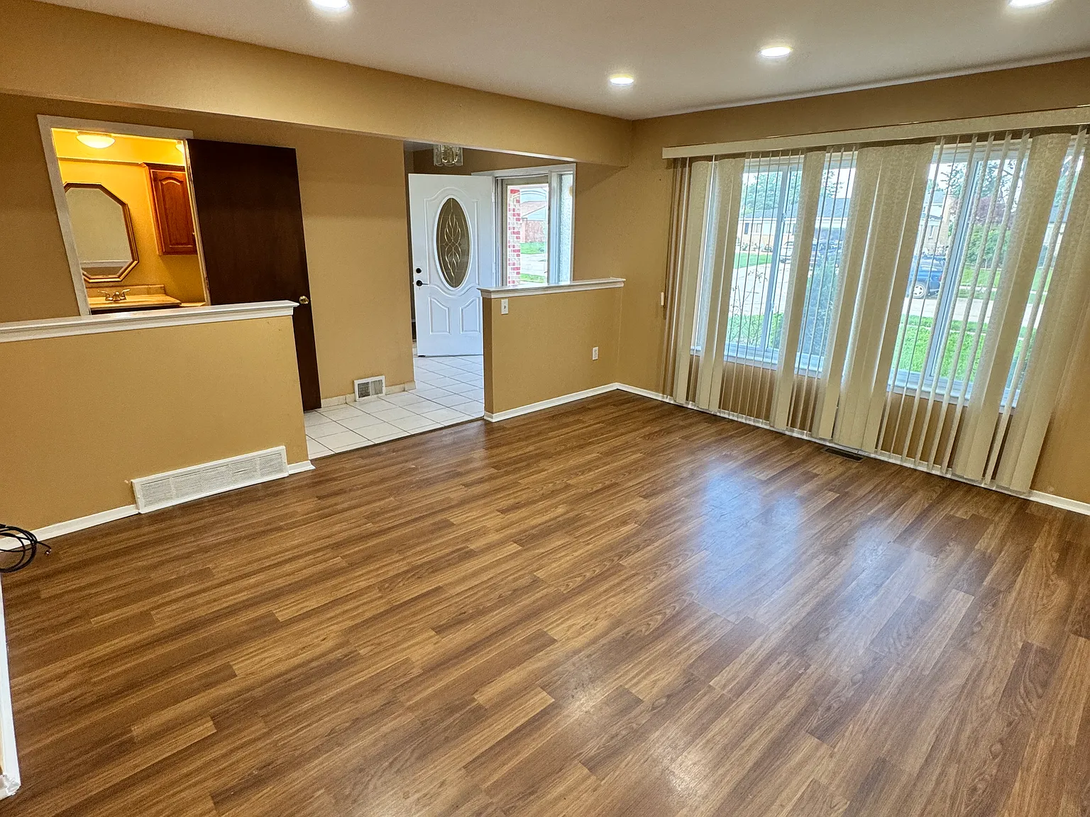3 bed, 1722 sqft, $2,200 — Photo 4