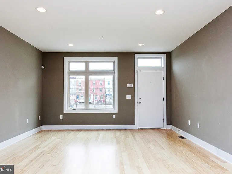2547 Tilton St — Photo 8