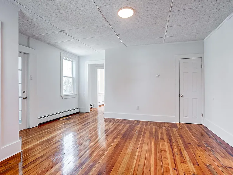 East St. — Photo 8