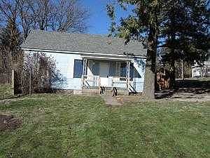 CLOSE UP FRONT VIEW FROM STREET