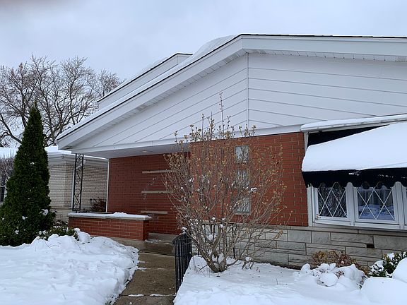 3rd image of 10617 S Kenton Ave