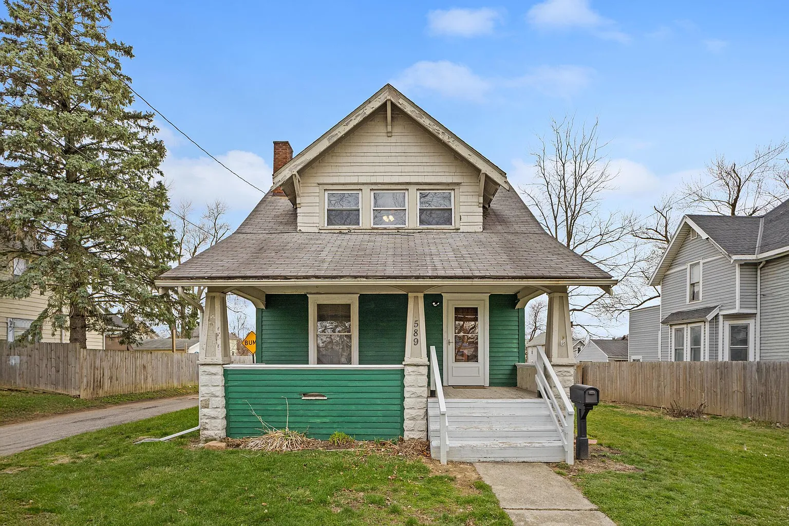 589 Girard Ave photo 1