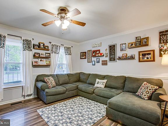 use as family room or as the dining room