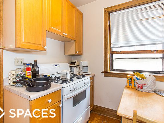 4th image of 3211 W Belle Plaine Ave APT 1B