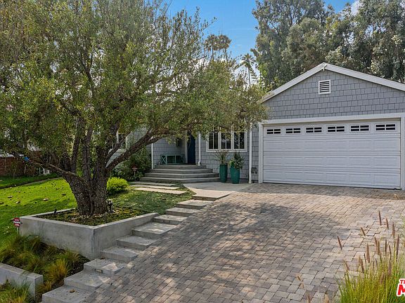 4th image of 3489 Stoner Ave