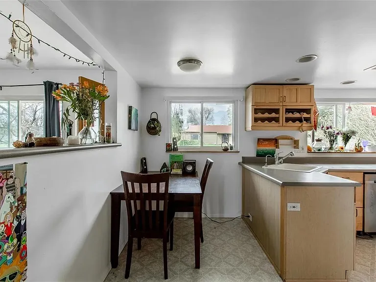 864 S Peterson Way — Photo 6