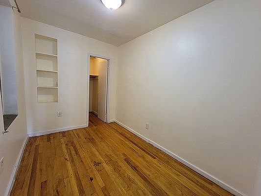 5th image of 305 E 105th St #22