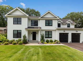 4 Gray Rock Dr, Harrison, NY 10528