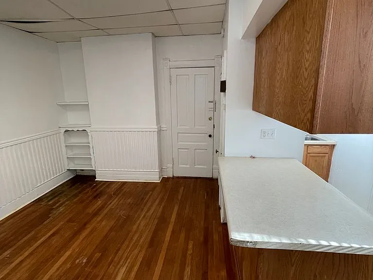 2125 E Superior St — Photo 3