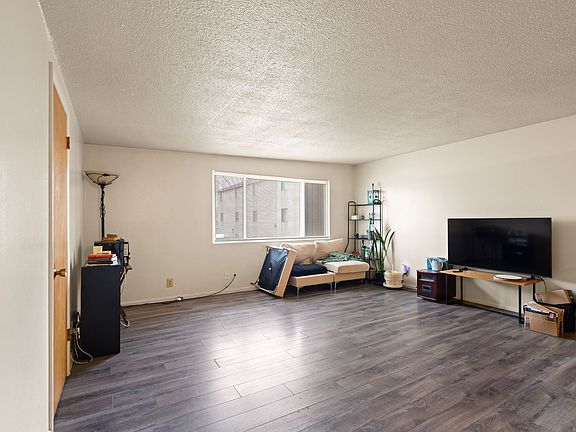 4th image of 595 S Fisher Ave #4