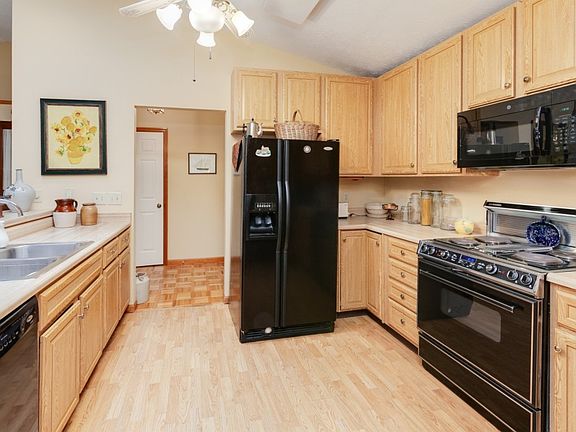 4th image of 558 Dedham Pl APT A