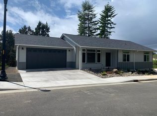 147 NE Lincoln St, Newport, OR