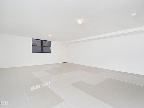 4th image of 419 Gates Ave APT 1R