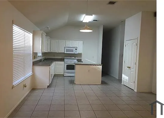 318 Dakota Dr — Photo 6