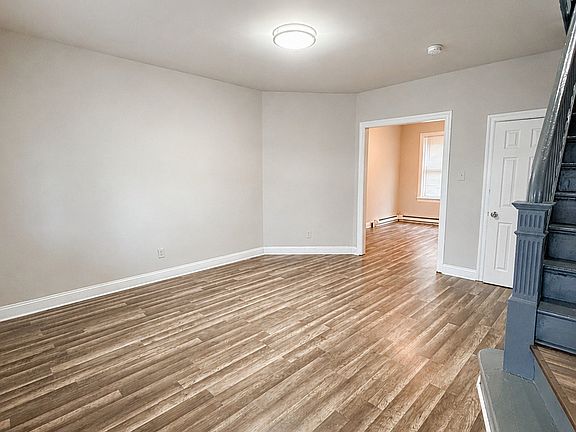 3rd image of 5915 Irving St