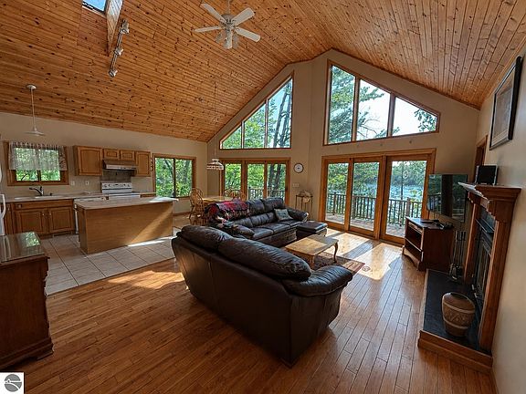 5th image of 7148 W Blue Lake Rd NE