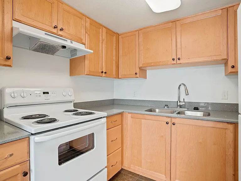 Regency Apartments — Photo 4