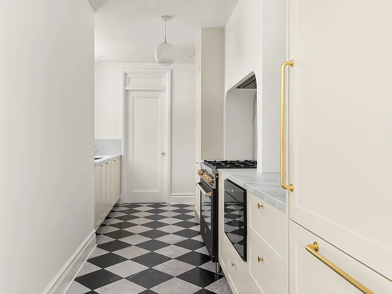171 W 57th St #8C — Photo 6