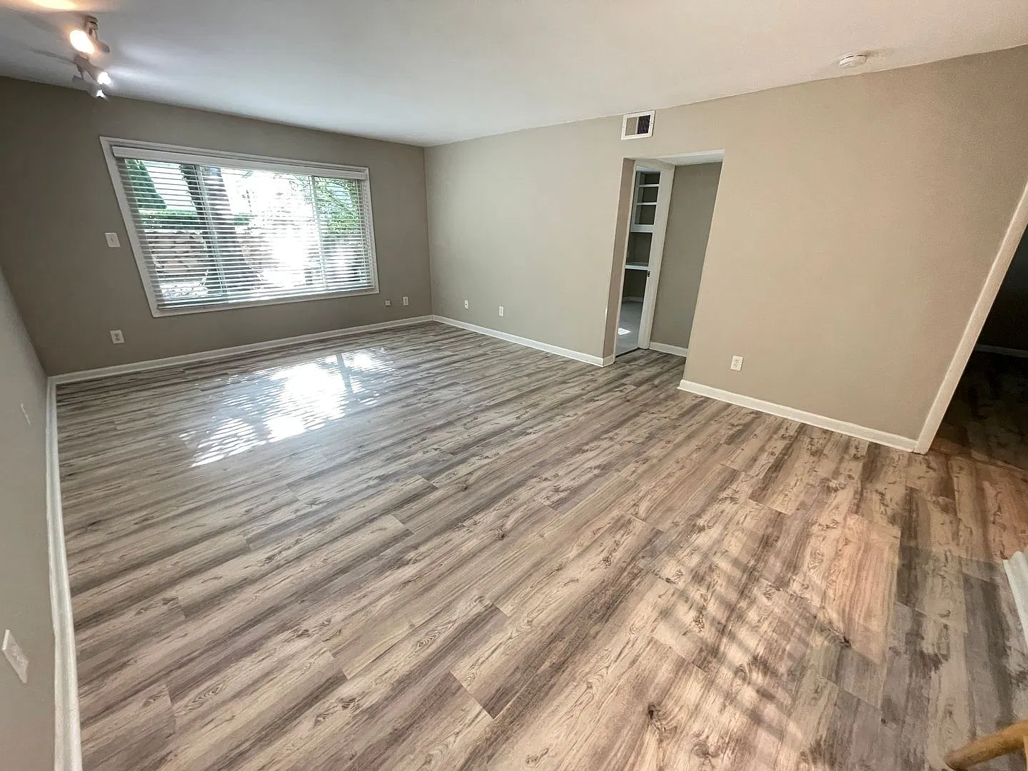 Awesome location walking distance to UNC, 2br w/ updates in Chancellor Square — Photo 4