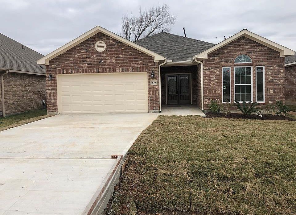 1st image of 820 Mossy Dr