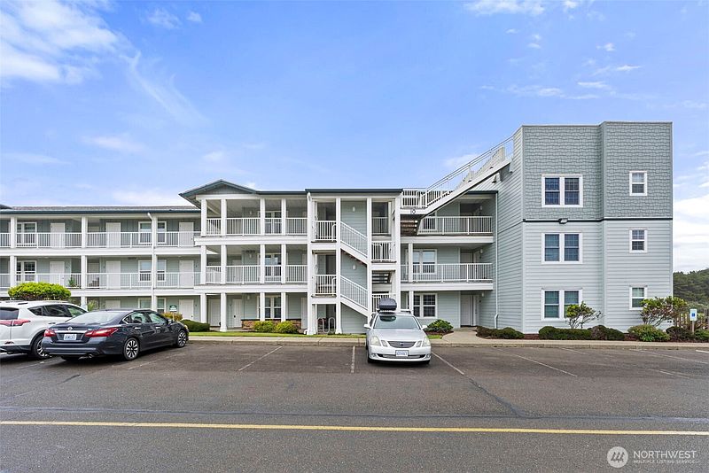 4th image of 1600 W Ocean Avenue #1039