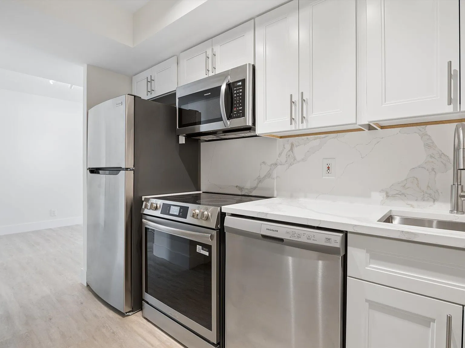 1 bed, 1.5 bath, 928 sqft, $2,900 — Photo 2