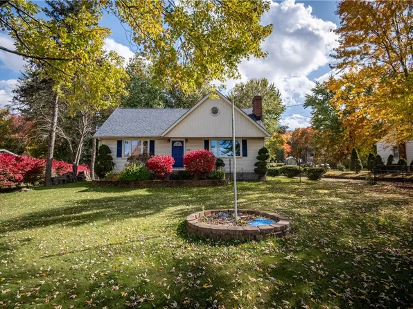 1990 N Hermitage Rd, Hermitage, PA 16148