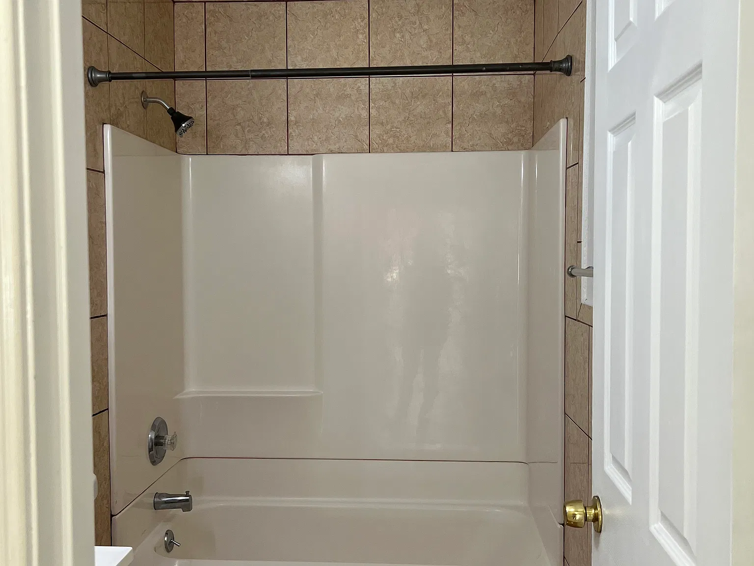 1 bed, 450 sqft, $1,800 — Photo 2