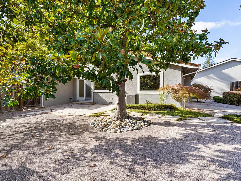 648 Tunbridge Rd — Photo 30