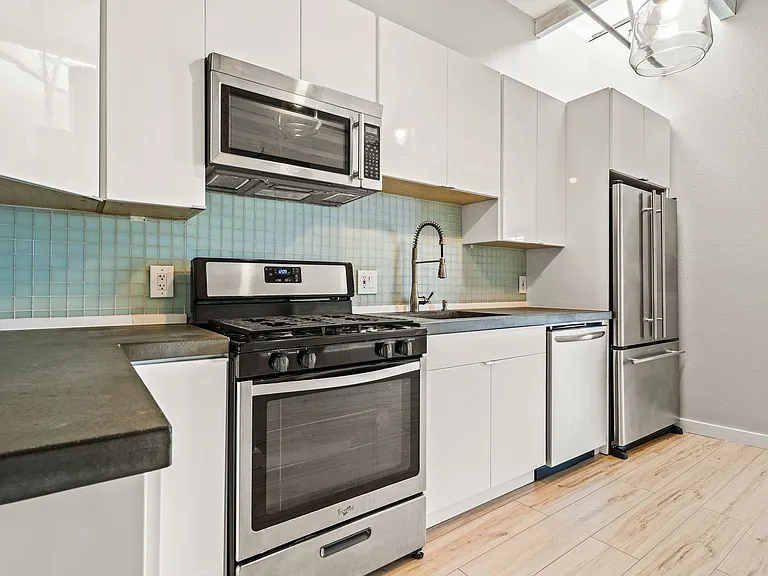 958 28th St #21 — Photo 7