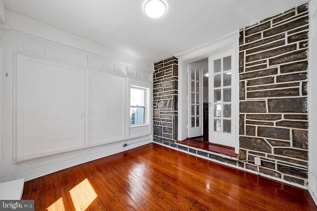 3 bed, 2.0 bath, 1227 sqft, $1,900 — Photo 3