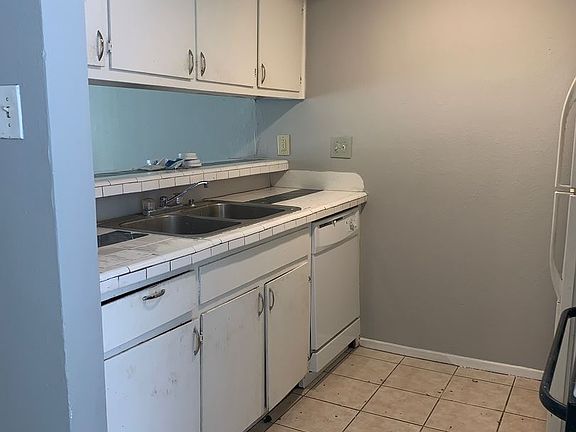 3rd image of 1912 Valley Hill Cir #B