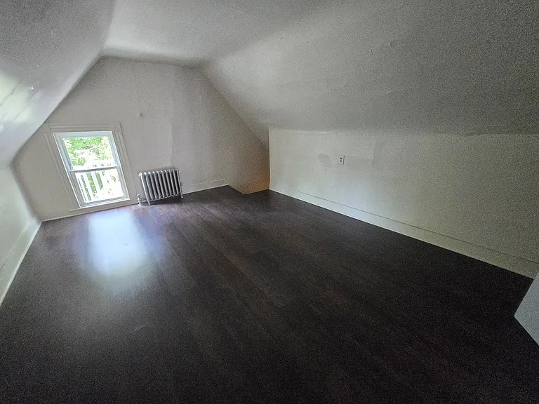 407 N Webster Ave — Photo 32