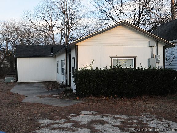 3rd image of 402 Leonard Ave