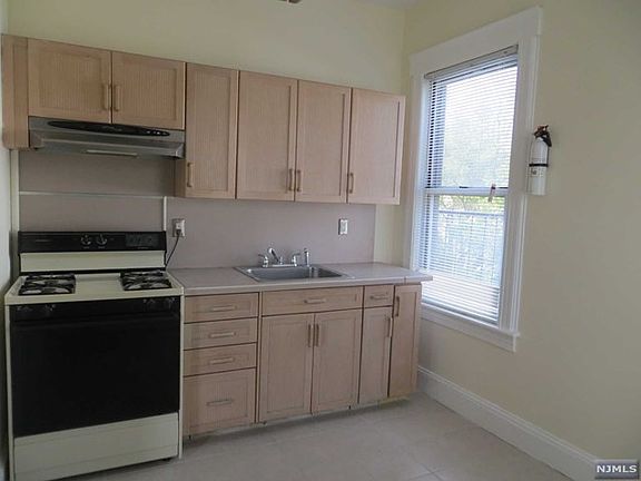 5th image of 644 Oradell Ave APT 6