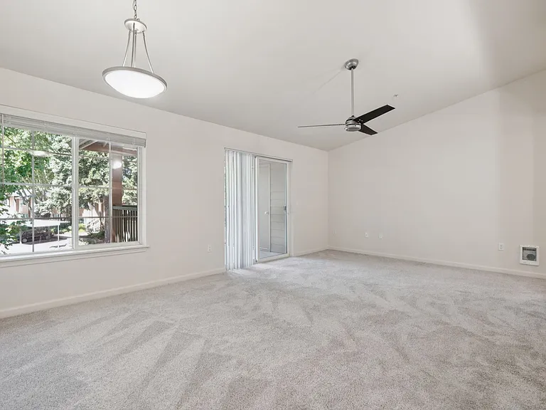 Oak Tree Apartments — Photo 47