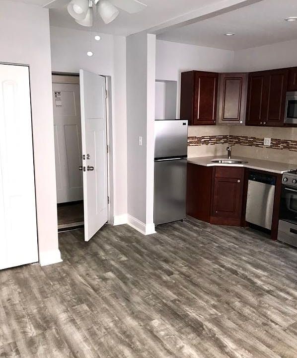 1st image of 4130 N Kenmore Ave #2