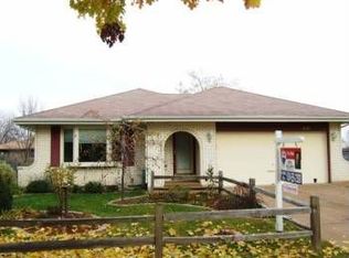 418 Whipple Ln, Westmont, IL 60559