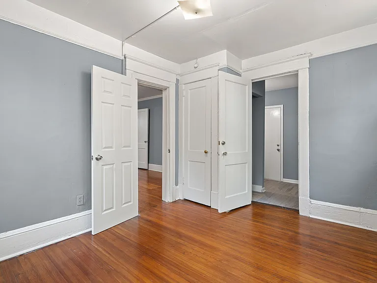 160 4th St NE #9 — Photo 3
