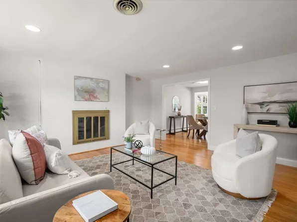 62 James St, Newton, MA 02465
