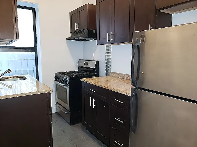 1469 5th Ave #27 — Photo 2