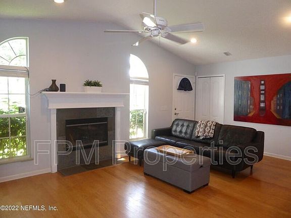 5th image of 625 11th Ave S