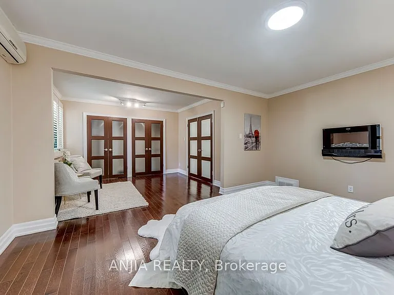 2419 Lionheart Cres — Photo 12