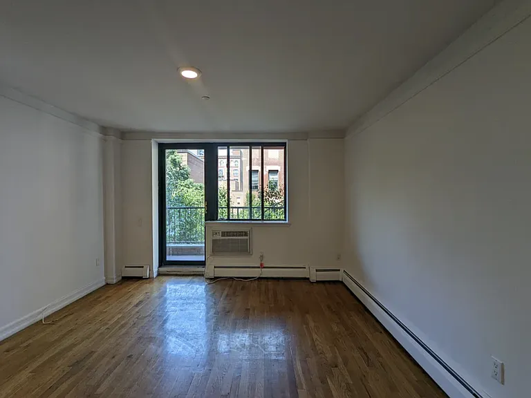 394 E 8th St #2E — Photo 4