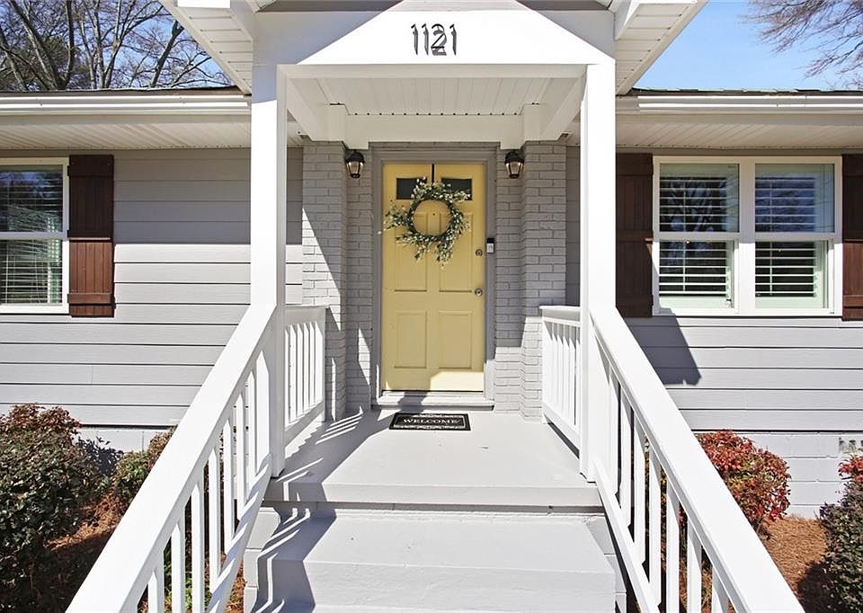 1st image of 1121 McLinden Ave SE
